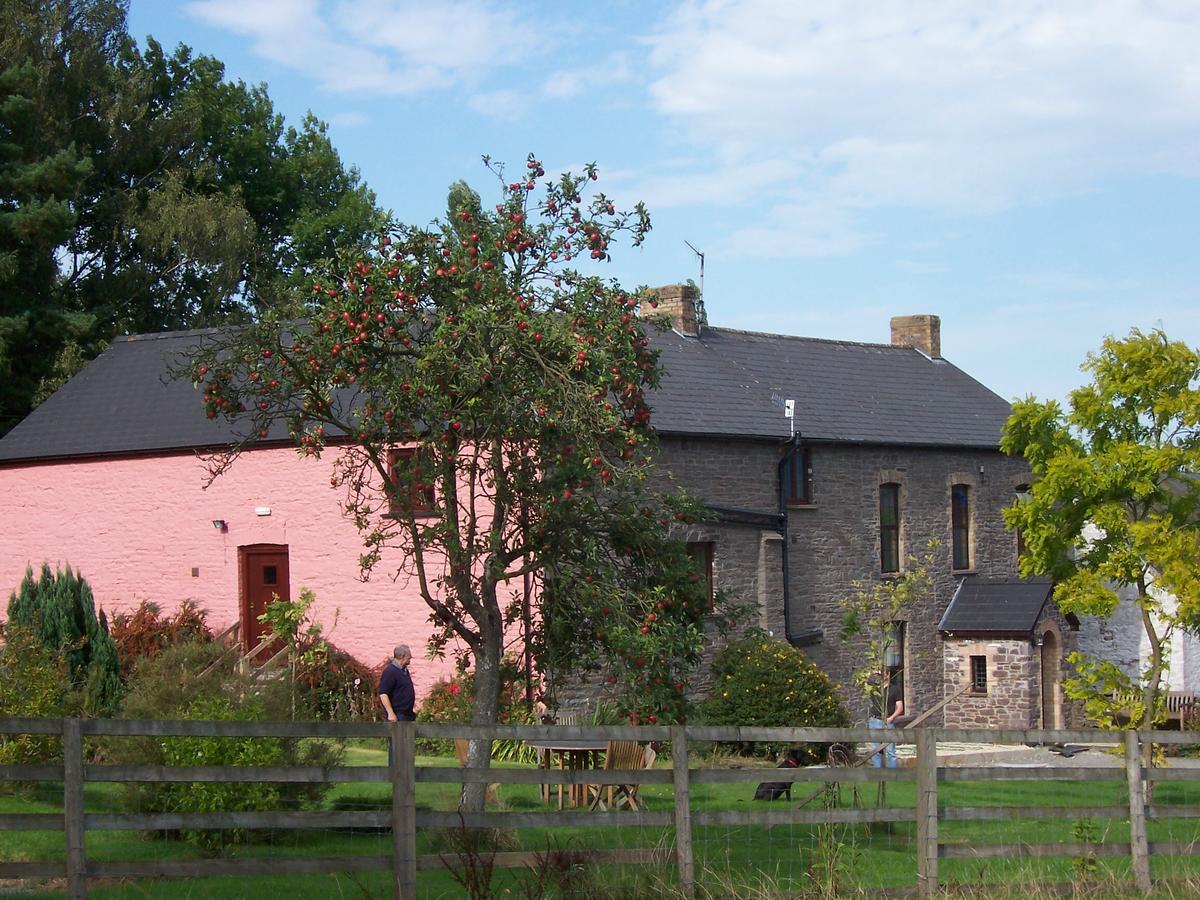 Brynderwen Bed & Breakfast Llangorse Eksteriør bilde